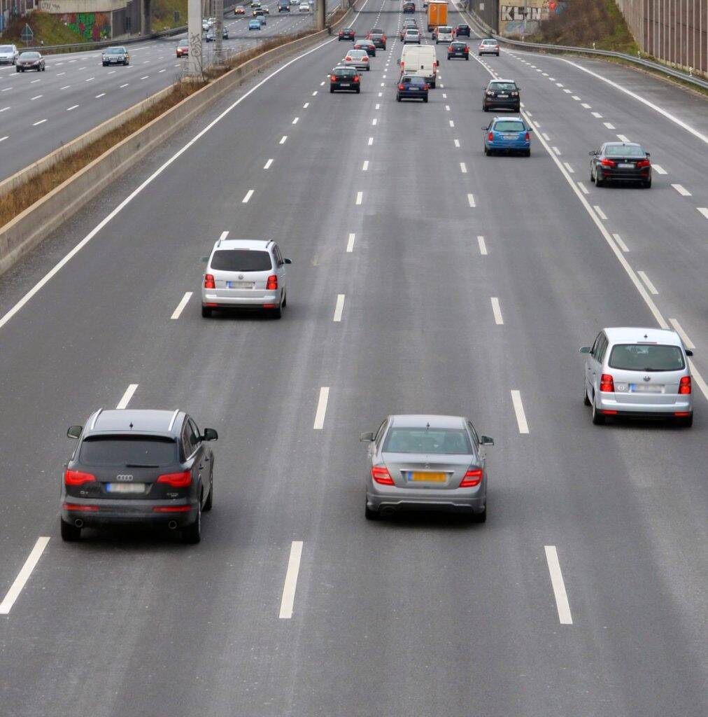 voitures-autoroute-1012x1024 voitures-autoroute-1012x1024