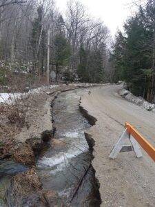 Chemin-McDonald-a-Low-22-avril-2019-225x300