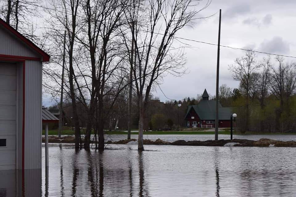 Inondations-Club-de-motoneige-les-Ours-Blancs-20-mai-2019