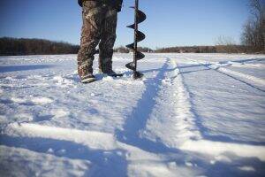ice-fisherman-drills-hole-in-the-ice-in-minnesota-P72PRXA-300x200 ice-fisherman-drills-hole-in-the-ice-in-minnesota-P72PRXA-300x200
