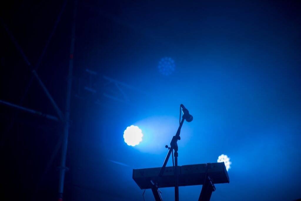 keyboard-and-microphone-in-blue-stage-lights-8DSA7FB-1024x684 keyboard-and-microphone-in-blue-stage-lights-8DSA7FB-1024x684