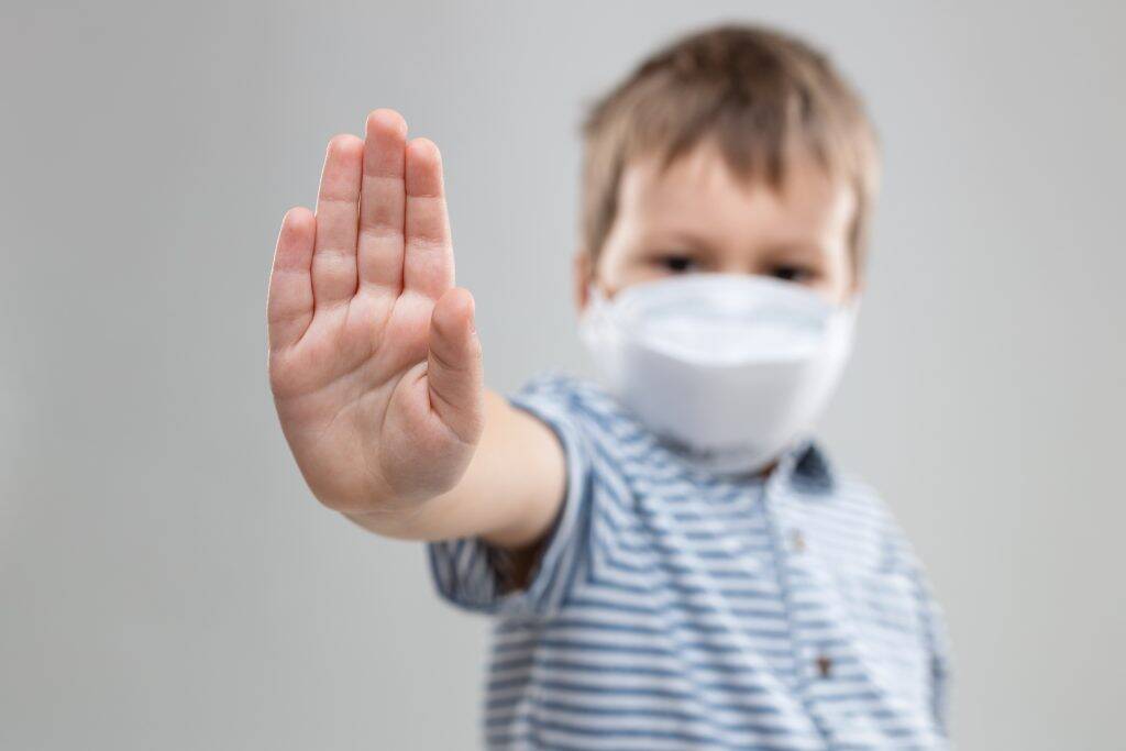 young-child-wearing-a-respiratory-mask-as-a-TTXRBQ9-1024x683 young-child-wearing-a-respiratory-mask-as-a-TTXRBQ9-1024x683