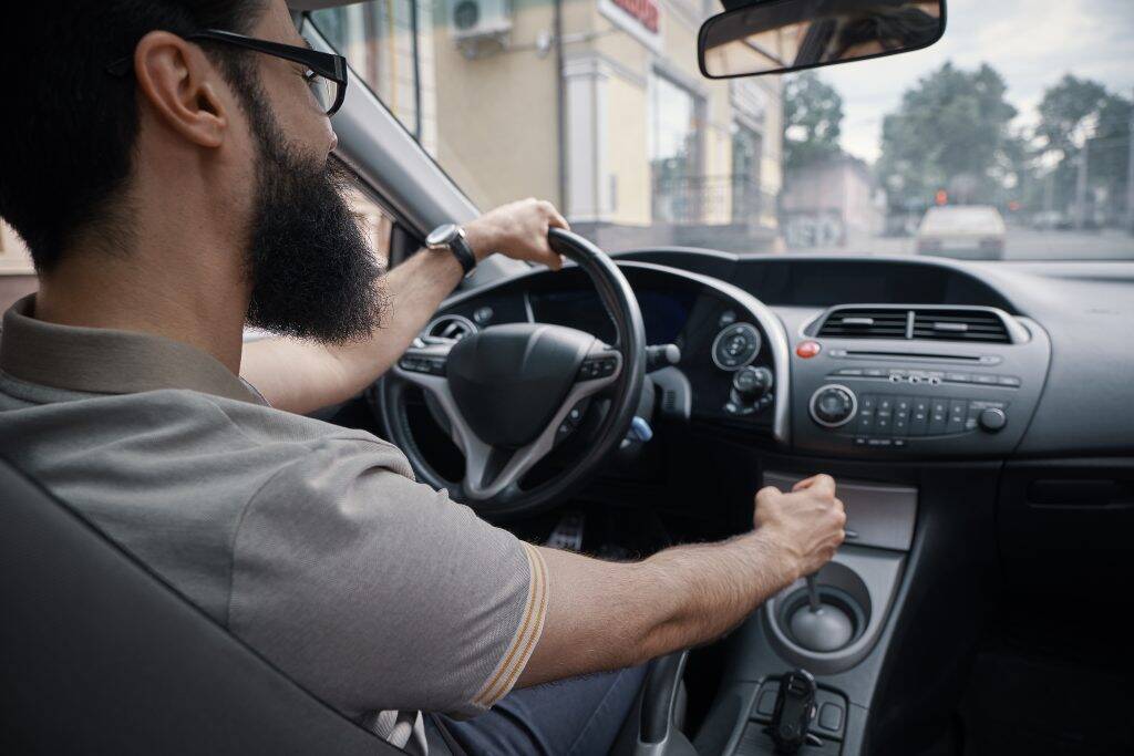 handsome-man-driving-the-car-M67FXDV-1024x683 handsome-man-driving-the-car-M67FXDV-1024x683