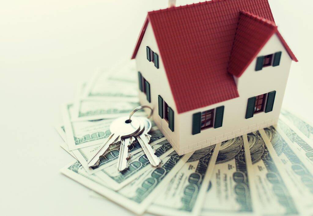 close-up-of-home-model-money-and-house-keys-PLYC9CP-1024x707 close-up-of-home-model-money-and-house-keys-PLYC9CP-1024x707