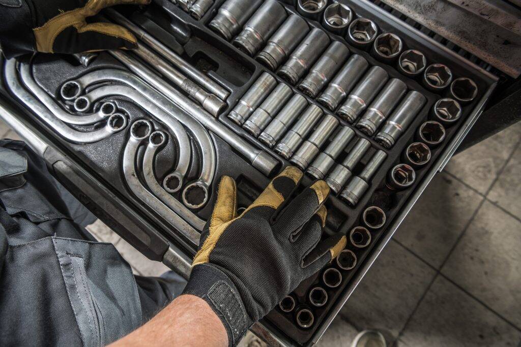 professional-grade-truck-mechanic-tools-GECUXKZ-1024x683 professional-grade-truck-mechanic-tools-GECUXKZ-1024x683