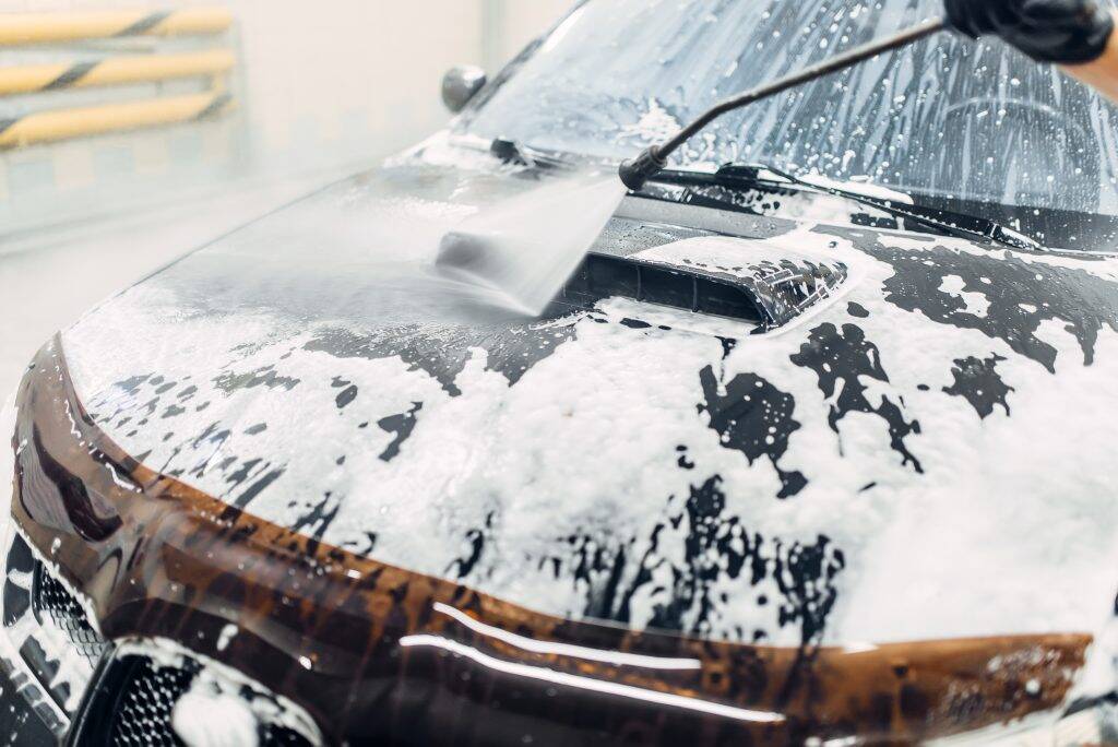 carwash-service-car-cleaning-top-view-on-hood-NXERU2A-1024x684 carwash-service-car-cleaning-top-view-on-hood-NXERU2A-1024x684