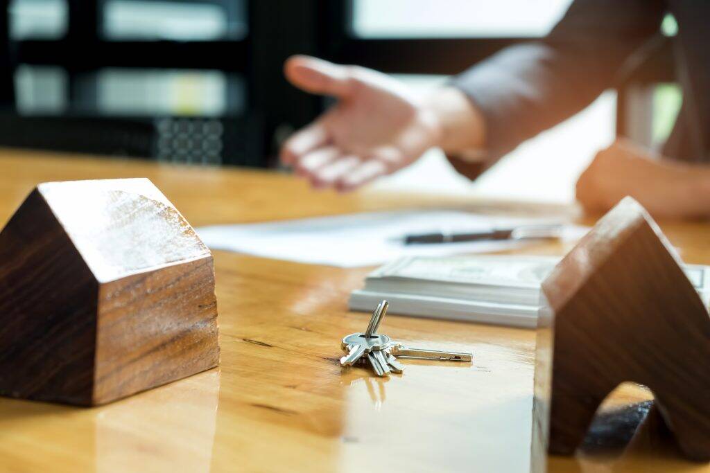 sales-are-selling-home-there-are-documents-with-th-PKRBF79-1024x683 sales-are-selling-home-there-are-documents-with-th-PKRBF79-1024x683