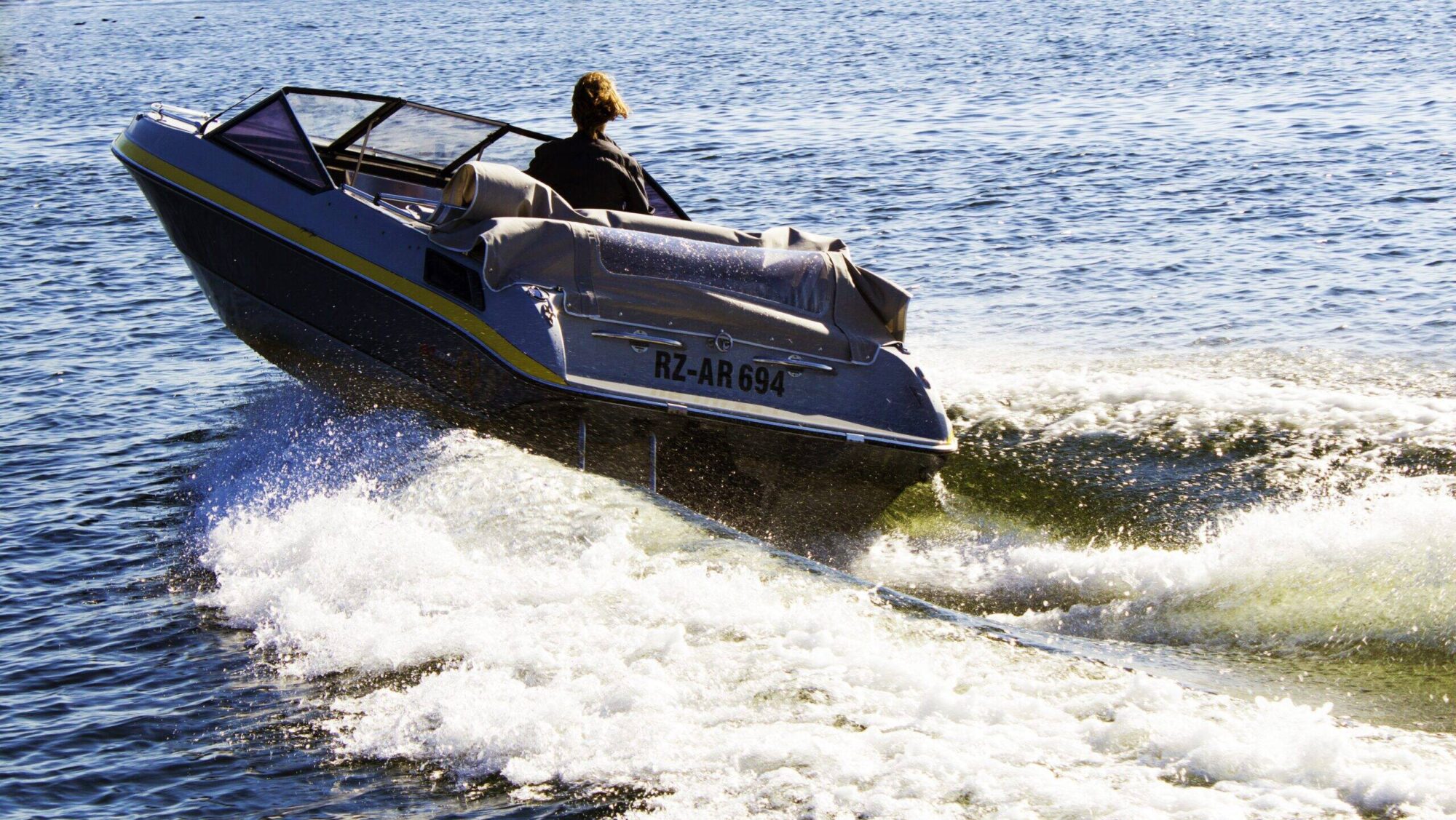 bateau moteur