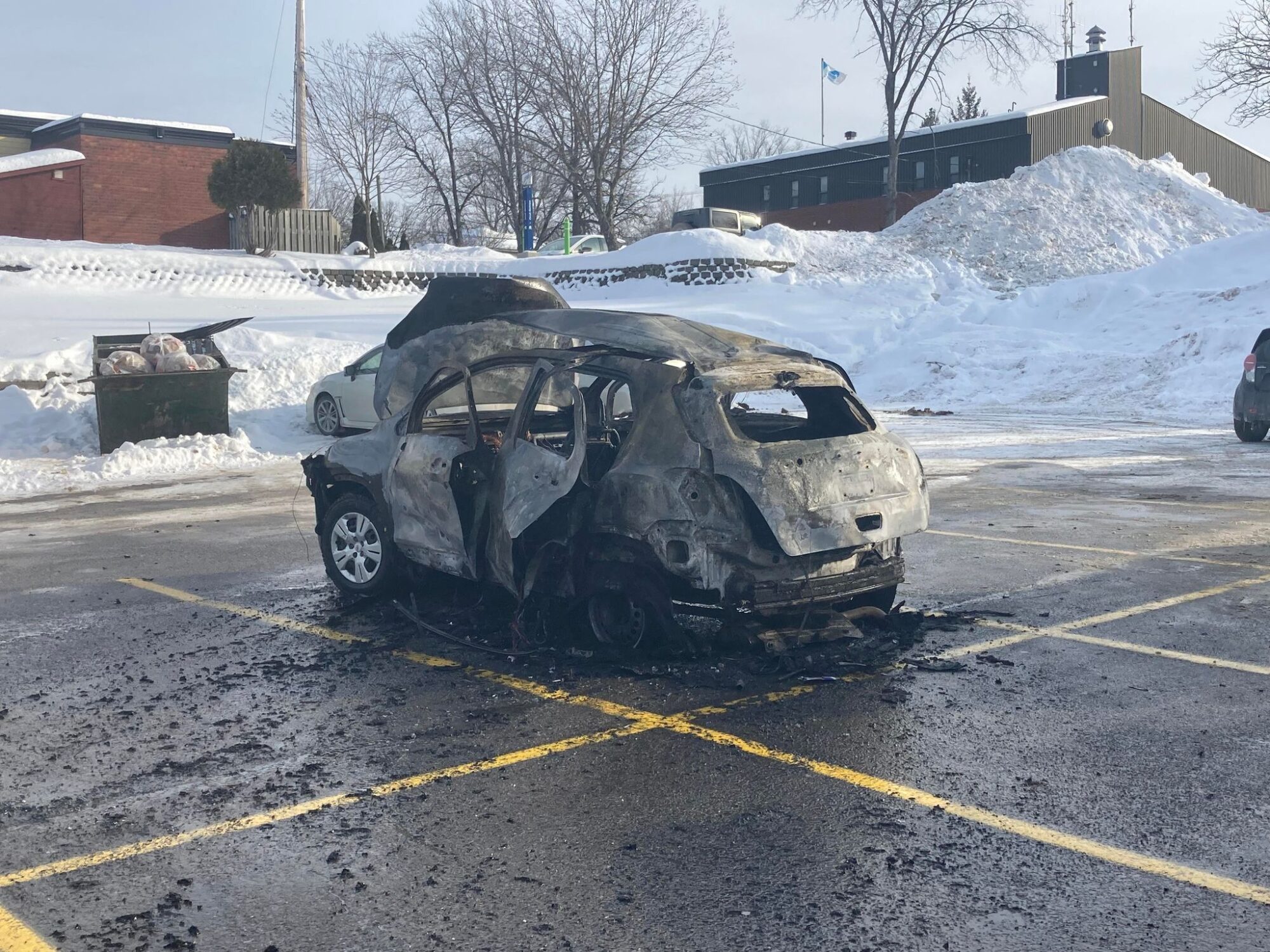Voiture incendie mcdo
