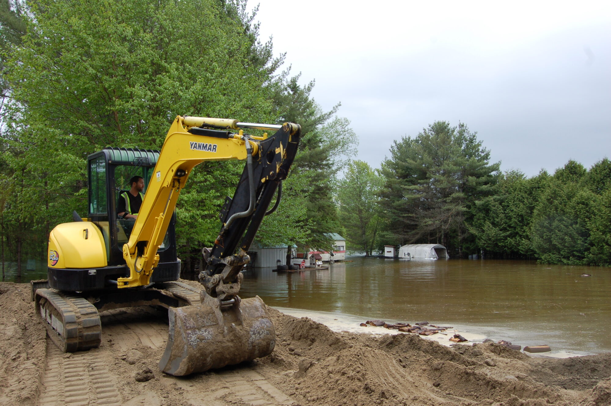 Construction d'une digue au Lac Bitobi - 26 mai 2022