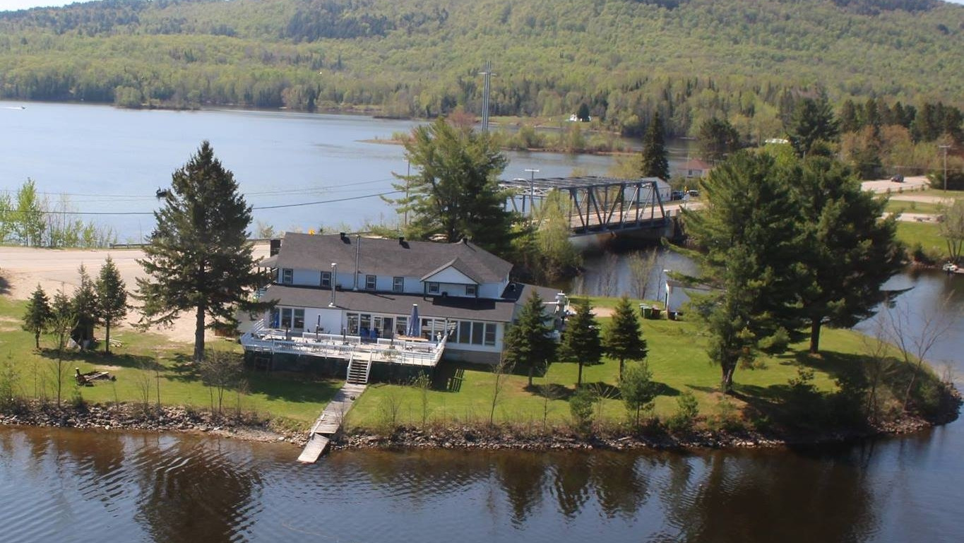 L’Auberge Presqu’île de NotreDame de Pontmain emportée par les flammes