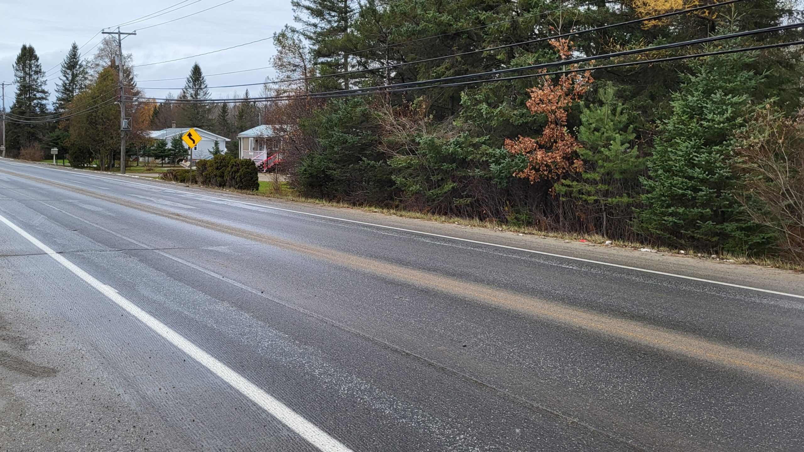 Le MTQ enlève de l’asphalte sur la route 107 à Déléage sans intention d