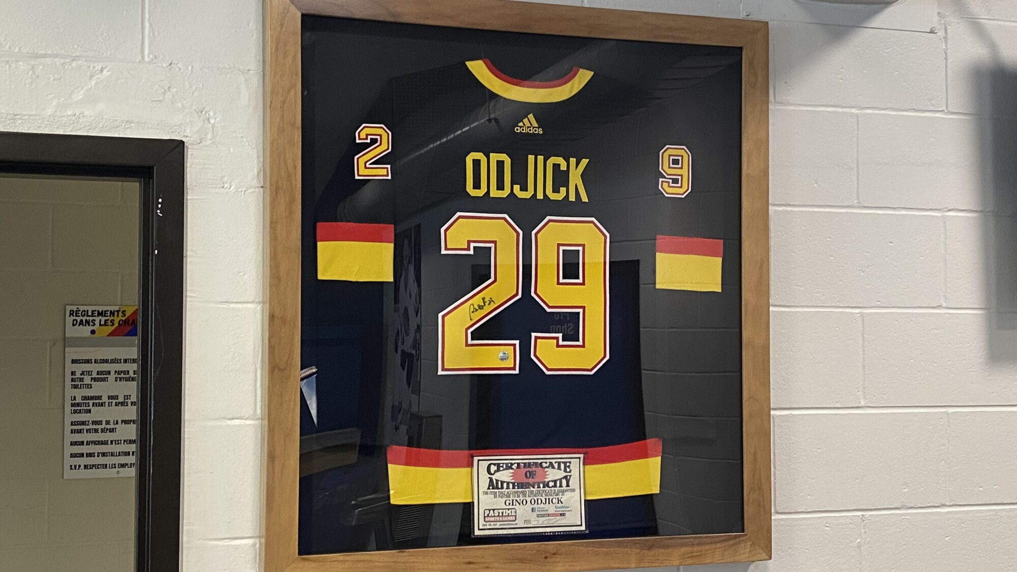 Chandail Gino Odjick Centre sportif