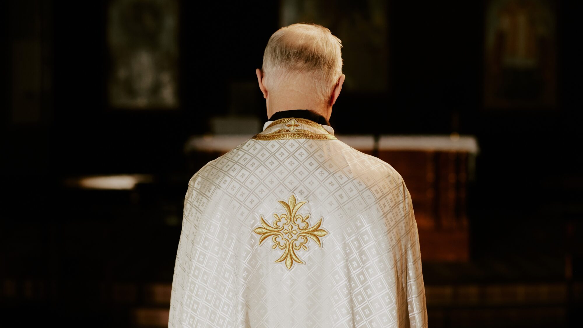 agression sexuelle église prêtre