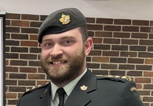 Photo Commandant Guillaume Côté avec costume officiel cadet