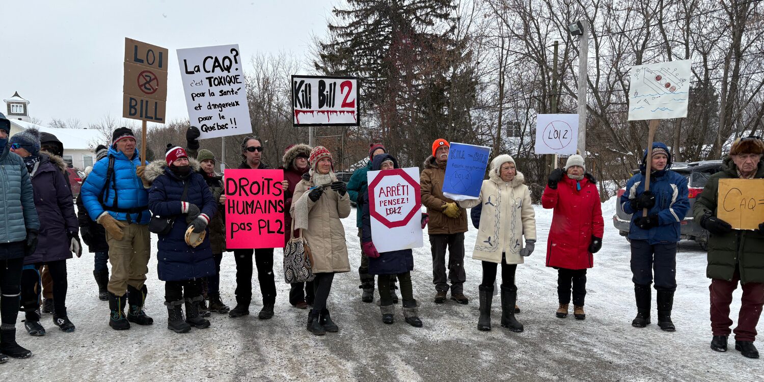 Manifestation loi 2 bureau Robert Bussière Wakefield décembre 2025 FULL