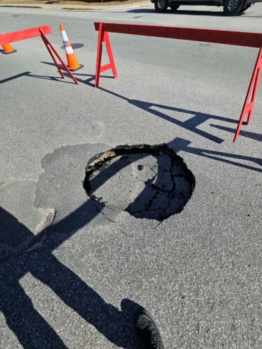 Nid-de-poule rue des Oblats Maniwaki avril 2026