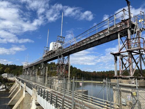 Lien interrives Low Denholm centrale barrage Paugan automne 2025 crédit CHGA FM Simon Dominé