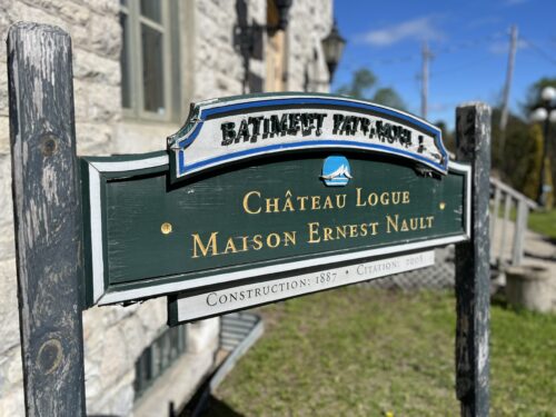Panneau Château Logue mai 2026 crédit CHGA FM Simon Dominé