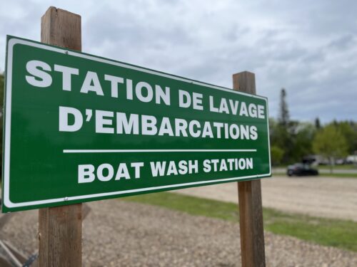Pancarte station lavage bateaux embarcations Messines mai 2026 crédit CHGA FM Simon Dominé
