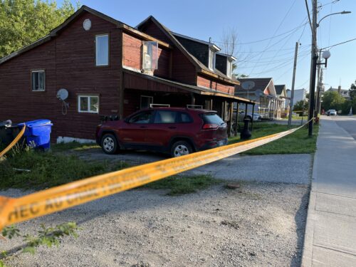 Meurtre Maniwaki rue Notre-Dame août 2026 crédit CHGA FM Simon Dominé