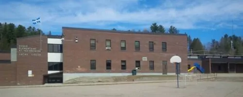 Ecole-primaire-et-secondaire-Sacre-Coeur-de-Gracefield-de-la-CSHBO