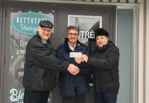 Club-Champlain-de-Maniwaki-remise-au-Centre-Jean-Bosco-Janvier-2019-300x208