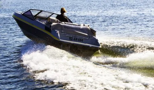bateau moteur