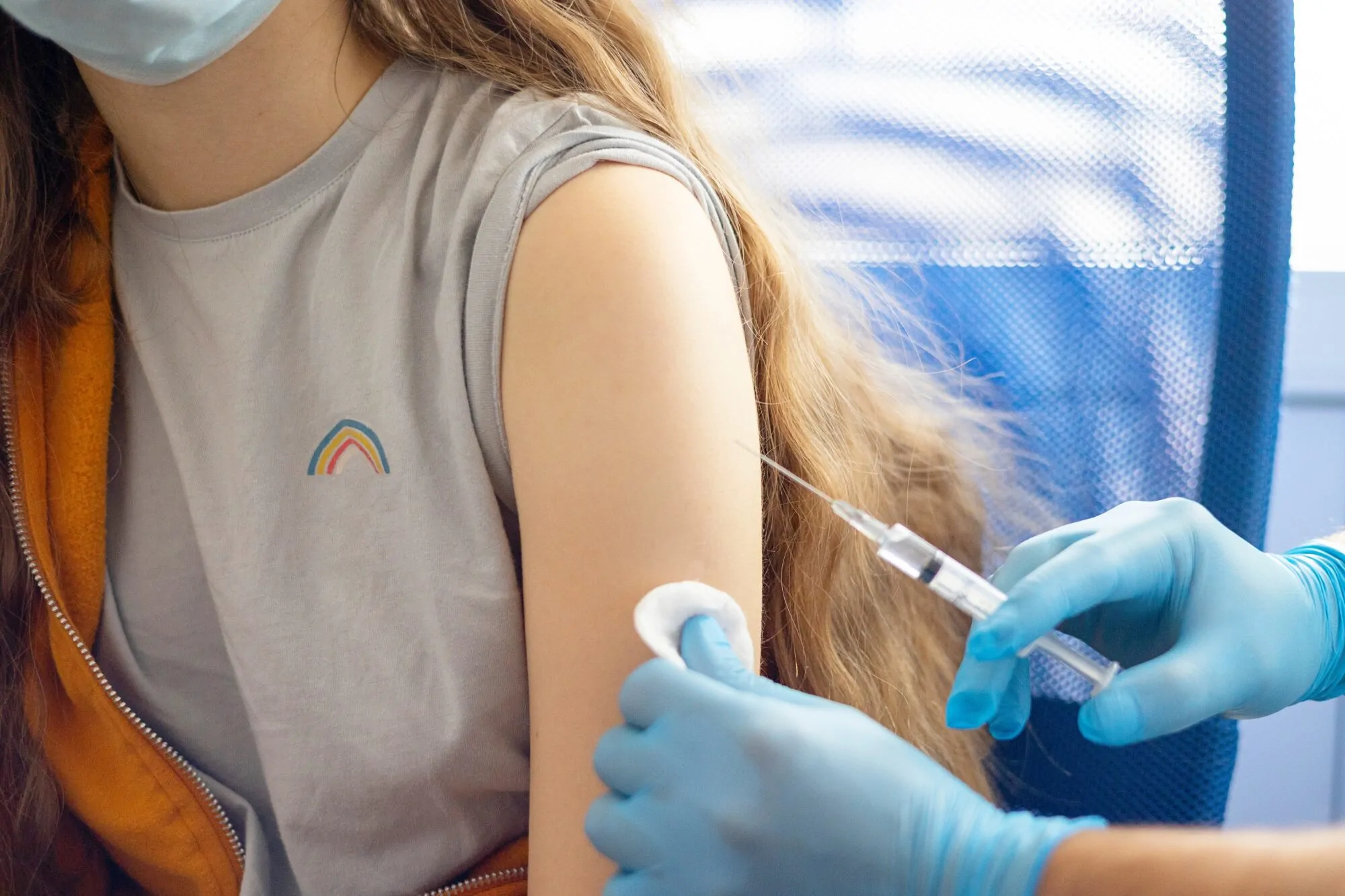 Vaccination d'un vaccin sur une jeune ado vaccinée qui n'avait pas de vaccin mais qui maintenant a le vaccin et est vaccinée d'un vaccin Vaccination d'un vaccin sur une jeune ado vaccinée qui n'avait pas de vaccin mais qui maintenant a le vaccin et est vaccinée d'un vaccin
