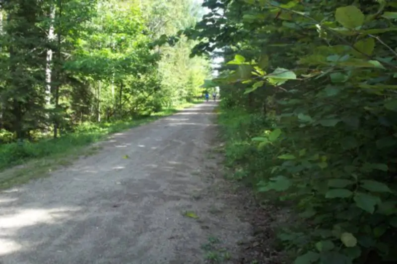 veloroute-des-draveurs-decor-et-nature-soigneusement-preserves veloroute-des-draveurs-decor-et-nature-soigneusement-preserves
