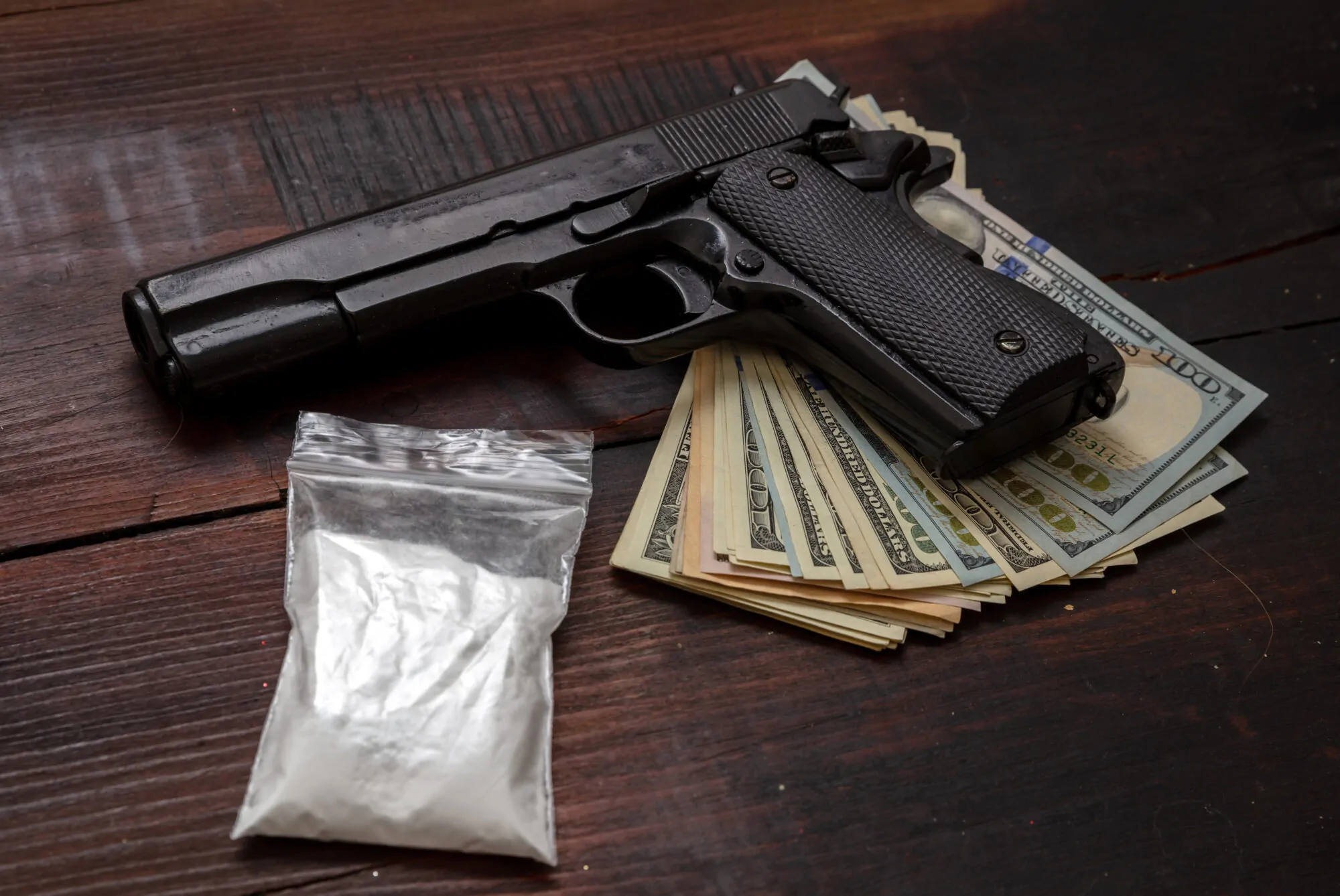 Arme, drogues et argent