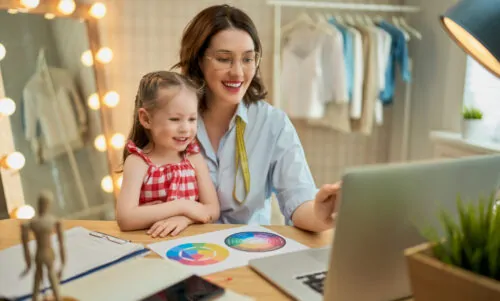 Enfant_parent_en-ligne_ordinateur