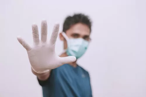 COVID-19_persone_masque_arret_interdit