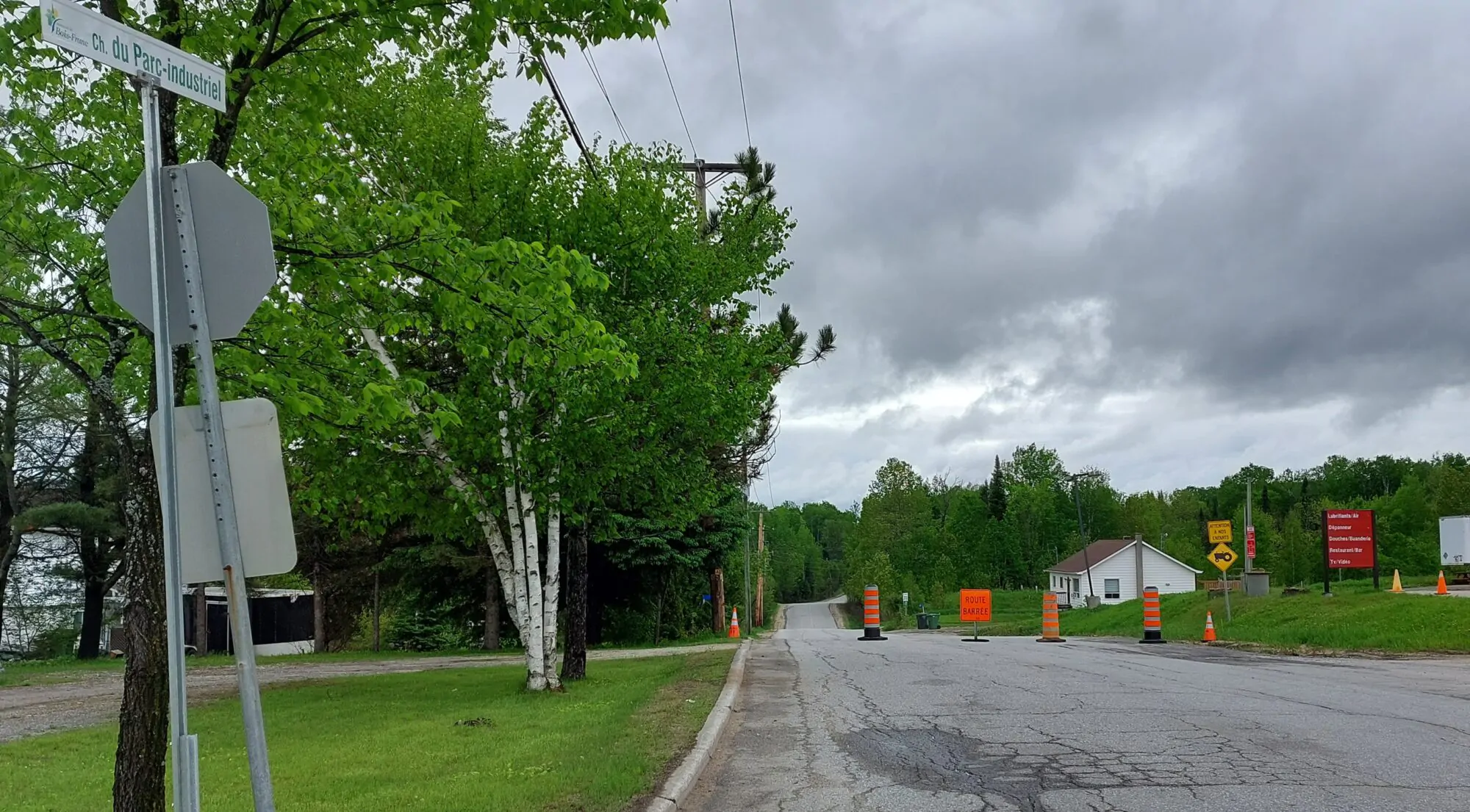 Fermeture-parc-industriel-bois-franc