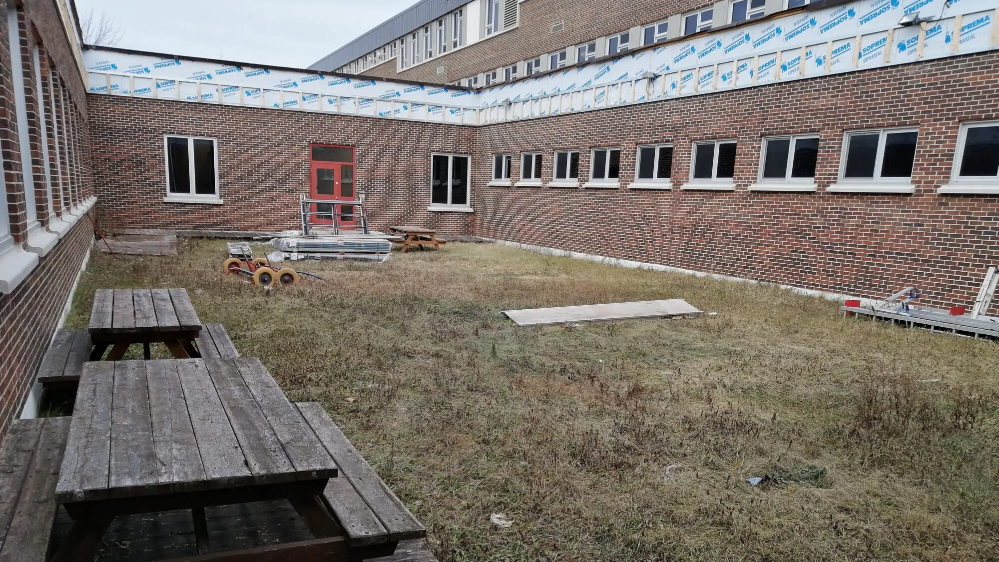 Cour intérieure CEHG pour classe extérieure