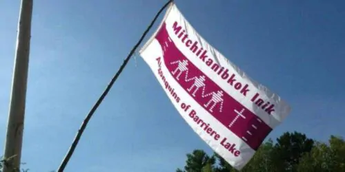Drapeau Lac Barrière