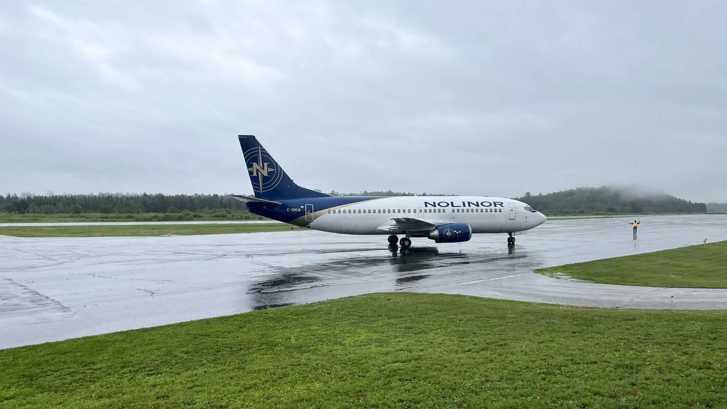 Boeing 737 atterissage Aéroport de Maniwaki Juin 2024