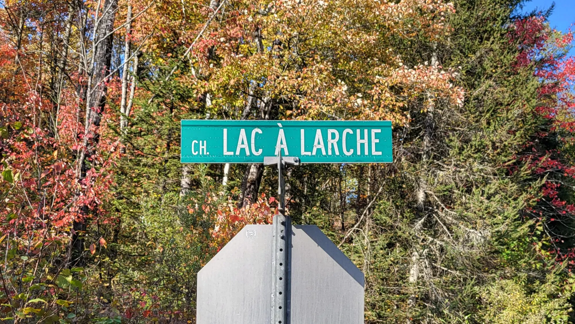 Chemin Lac à Larche Cayamant