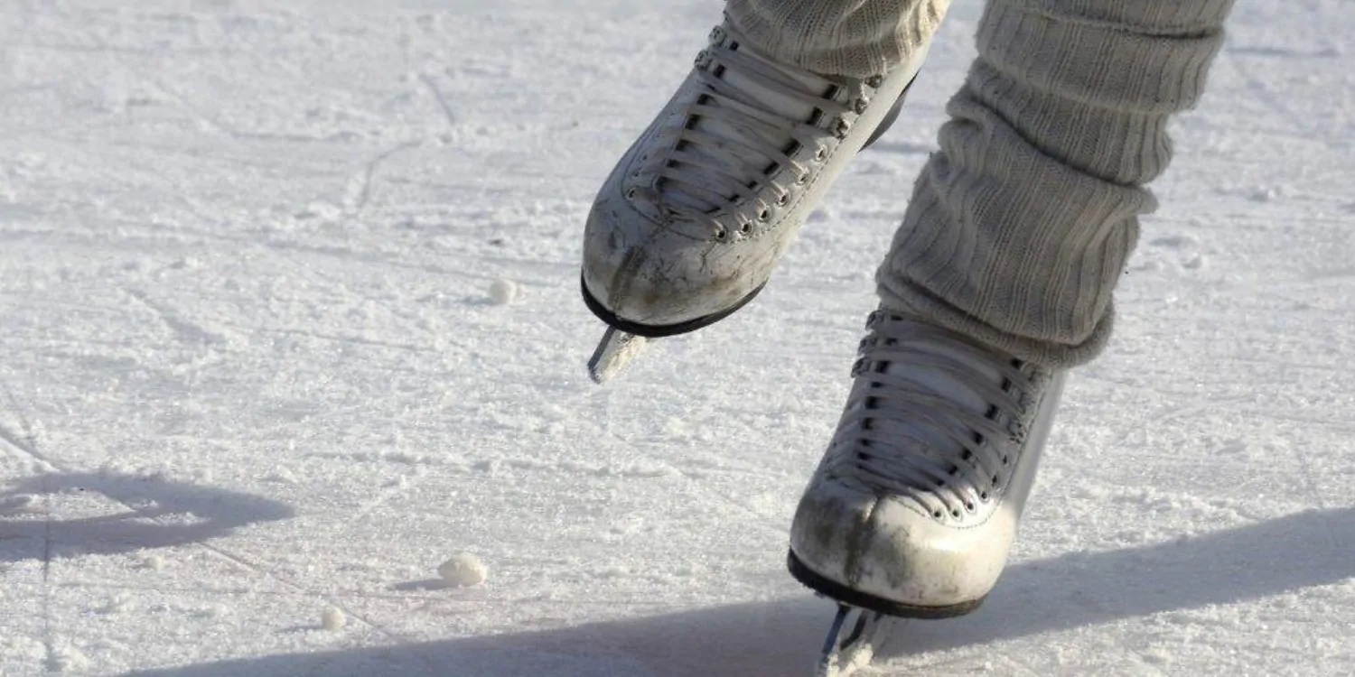 Patinoire patins glace