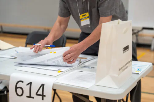 Personnel élections fédérales Crédit photo Élections Canada