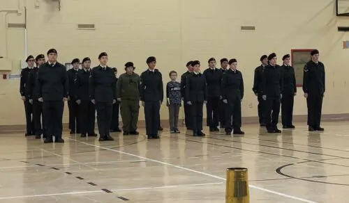 Photo rassemblement des cadets avec costume officiel