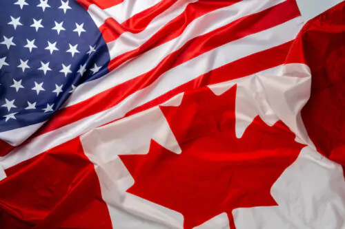 Drapeau du Canada et des États-Unis côtes-à-côtes
