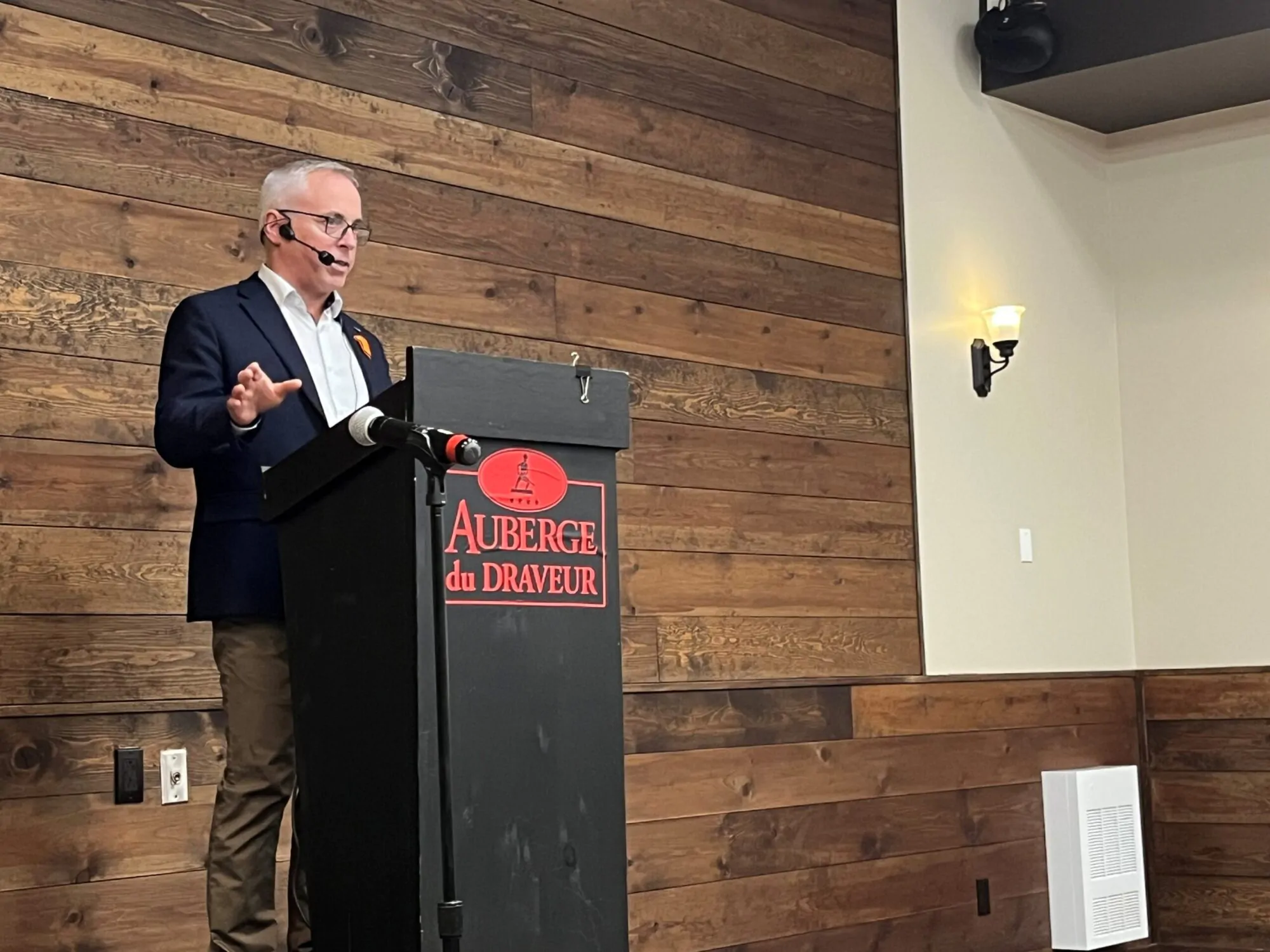 David Logue candidat libéral novembre 2025