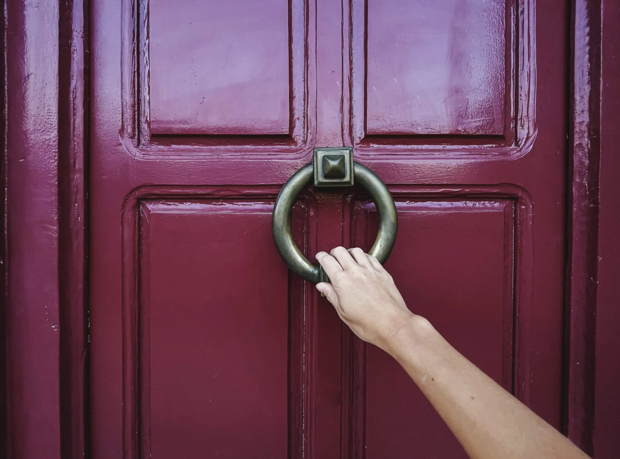 hand-opening-the-door-2025-03-08-07-40-33-utc