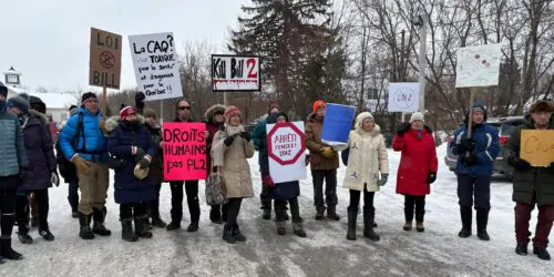 Manifestation loi 2 bureau Robert Bussière Wakefield décembre 2025 FULL