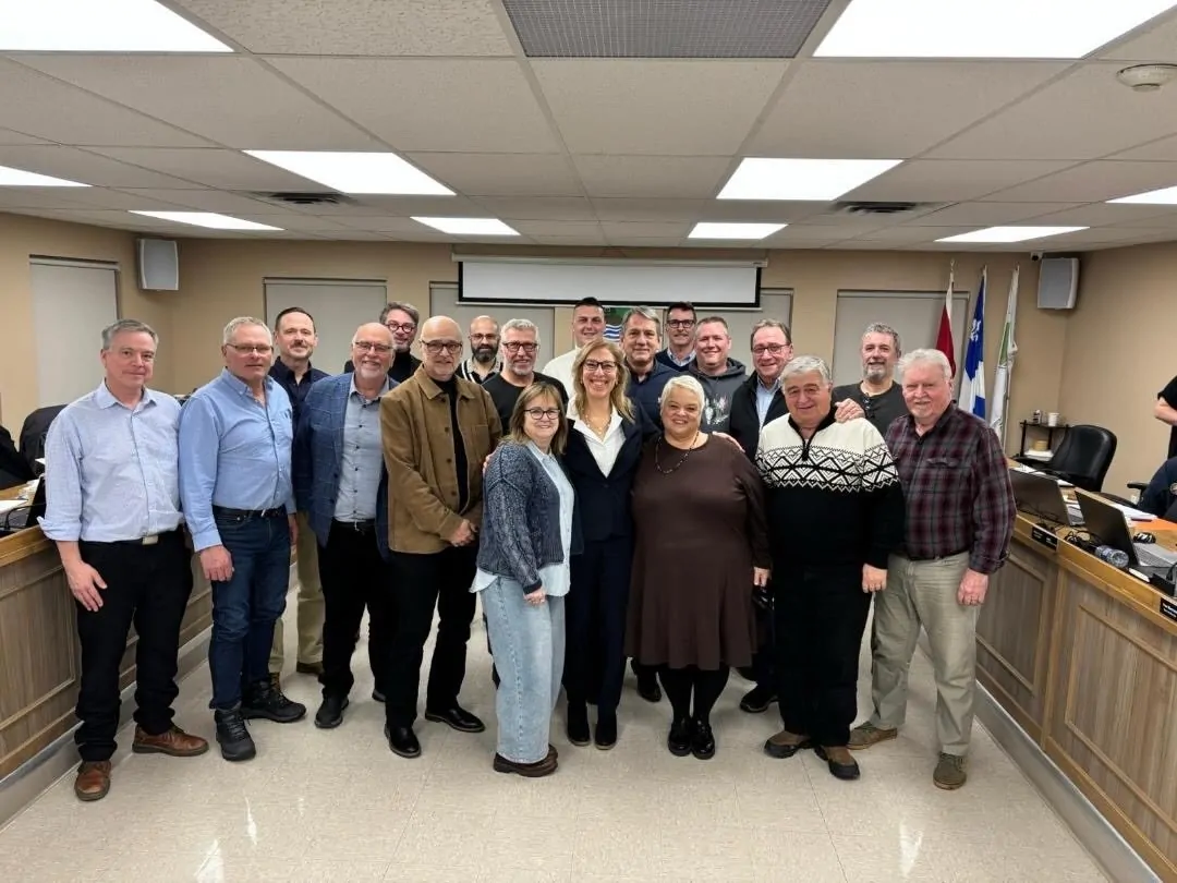 La députée provinciale Sophie Chatel a rencontrer les maires et mairesses ainsi que la préfète de la Vallée-de-la-Gatineau.
